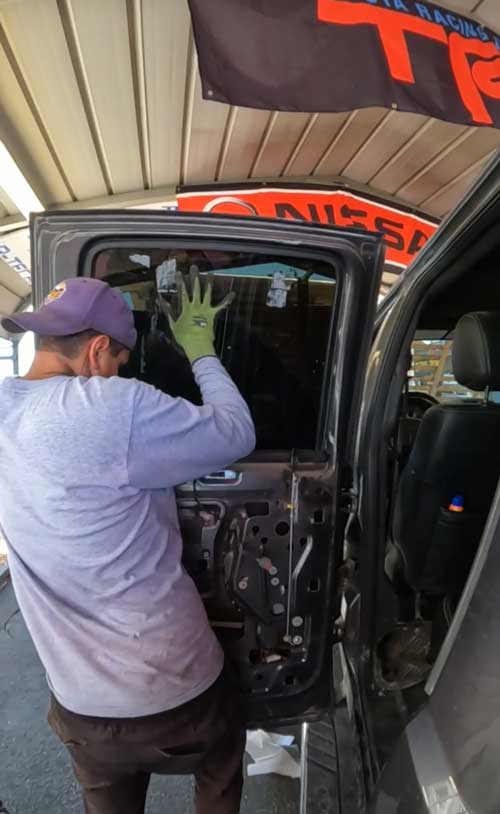 Mobile car window repair